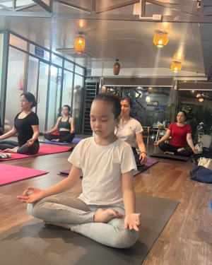 yoga-thuy-nga-noi-nuoi-duong-thoi-quen-song-lanh-manh-va-tinh-than-an-yen-cho-the-he-tre